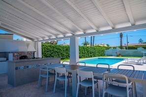 Outdoor dining - Southern Direction (Fontane Bianche)
