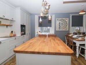 Dining - The Wonky Nest (Windermere)