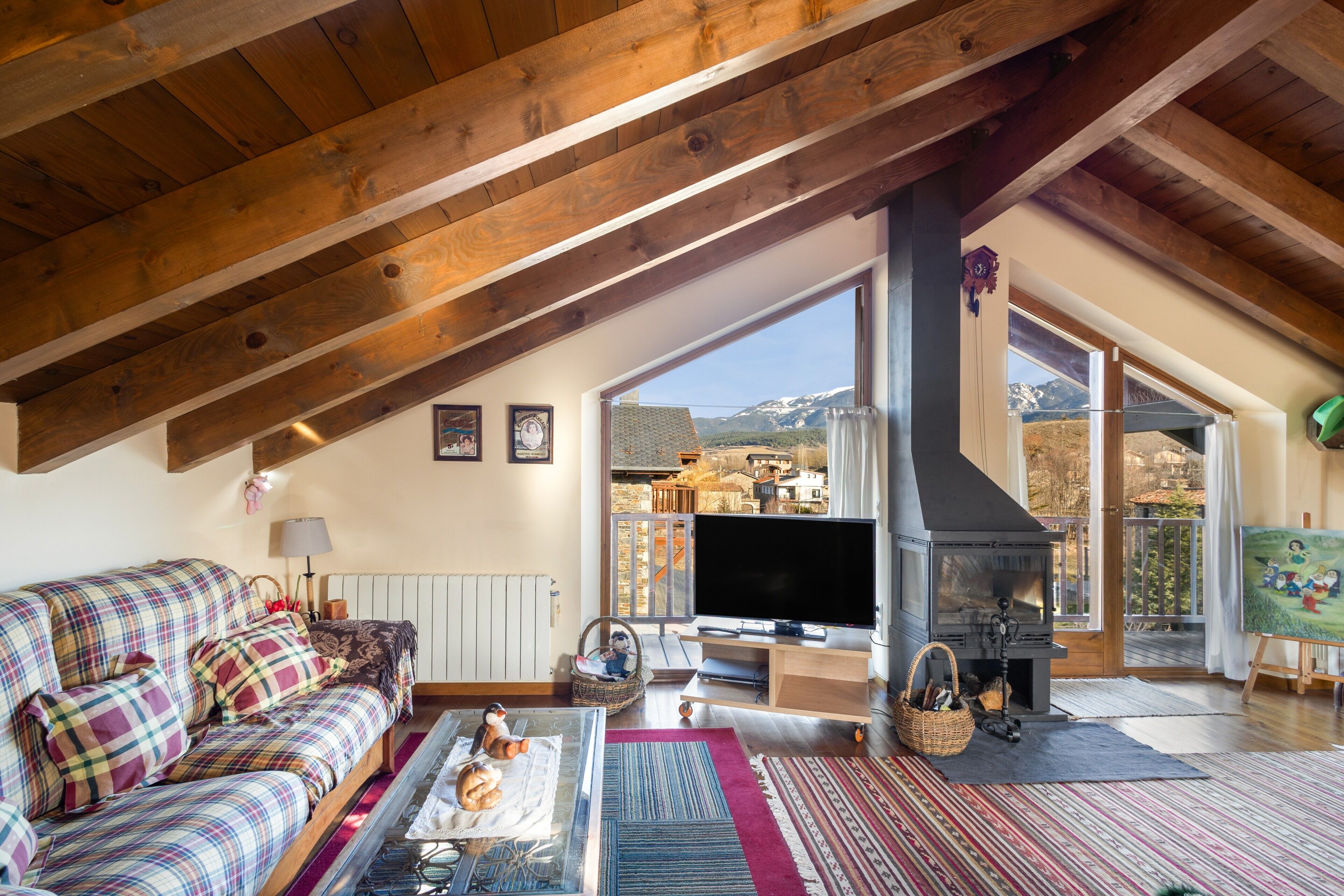 TV, fireplace, ping pong