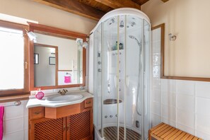Douche, serviettes fournies