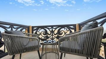 Apartment, Balcony | Property grounds