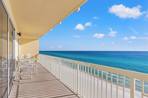 Appart'hôtel, plusieurs lits, balcon, vue océan (Celadon Beach Resort 909) | Vue de la chambre