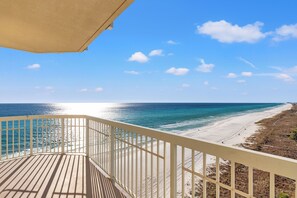 Appart'hôtel, plusieurs lits, balcon, vue océan (Celadon Beach Resort 909) | Enceinte de l’hébergement