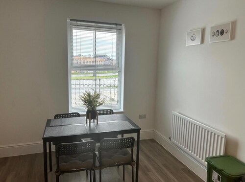 House - Sleeps 8 - Free Parking and Ps5