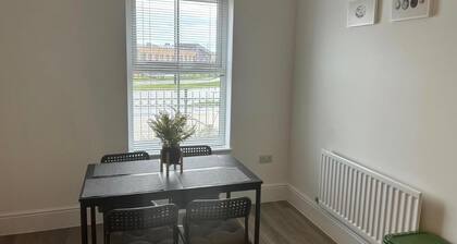 House - Sleeps 8 - Free Parking and Ps5