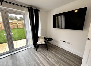 Interior - House - Sleeps 8 - Free Parking and Ps5 (Swanscombe)