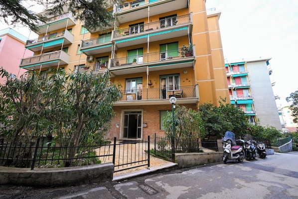 Room | Exterior - La Tana di Misha (Genova)