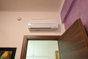 Miscellaneous - La Tana di Misha (Genova)