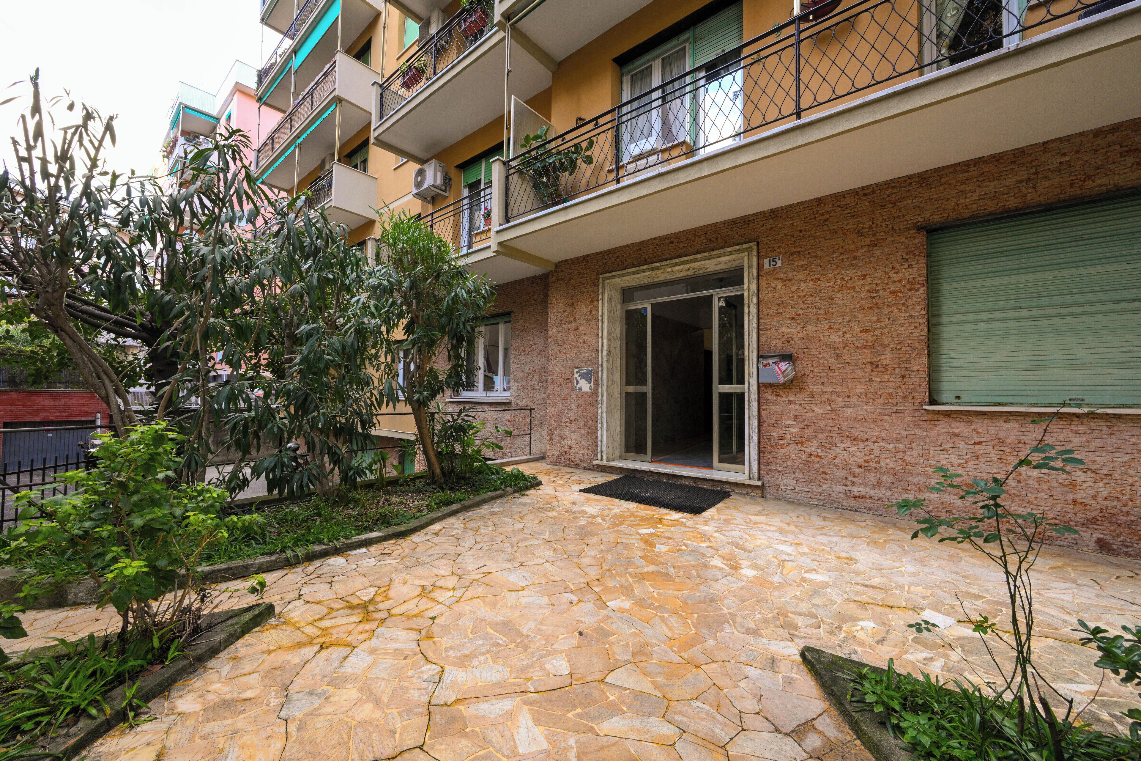 Room | Exterior detail