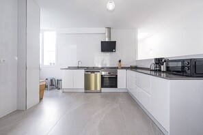 Fridge, microwave, oven, dishwasher - Paloma Central Apartment (Nerja)