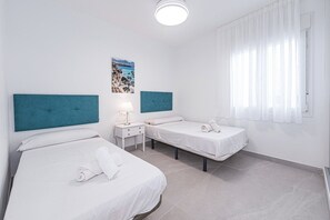 3 bedrooms, iron/ironing board, free WiFi, bed sheets - Paloma Central Apartment (Nerja)