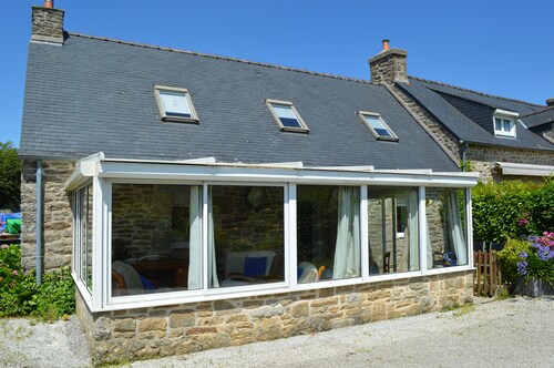 GITE AGAPANTHE, Kerguével, Plon-Porzay, near Locronan and beaches.
