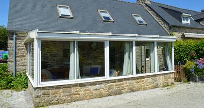 GITE AGAPANTHE, Kerguével, Plon-Porzay, near Locronan and beaches.