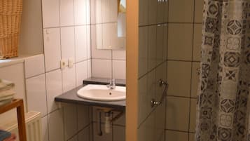 Haartrockner, HandtĂŒcher, Toilettenpapier
