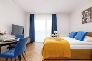 Iron/ironing board, travel cot, WiFi, bed sheets - Bright Studio with Balcony | 300 m to Spodek (Katowice)