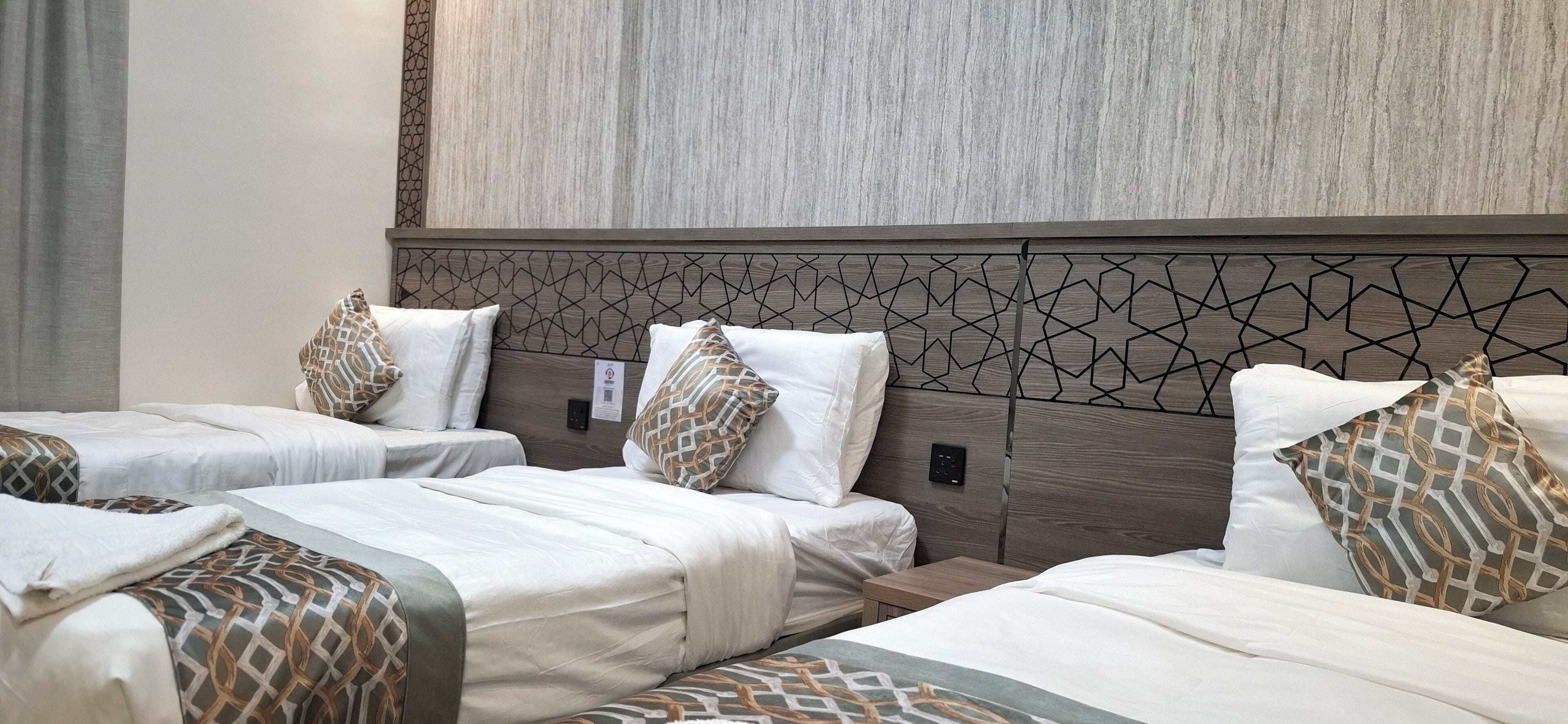 Phòng cơ bản, nhiều giường, quang cảnh thành phố | Truy cập Internet không dây miễn phí, bộ trải giường 