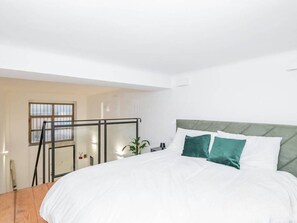 2 habitaciones, tabla de planchar con plancha, wifi y ropa de cama 