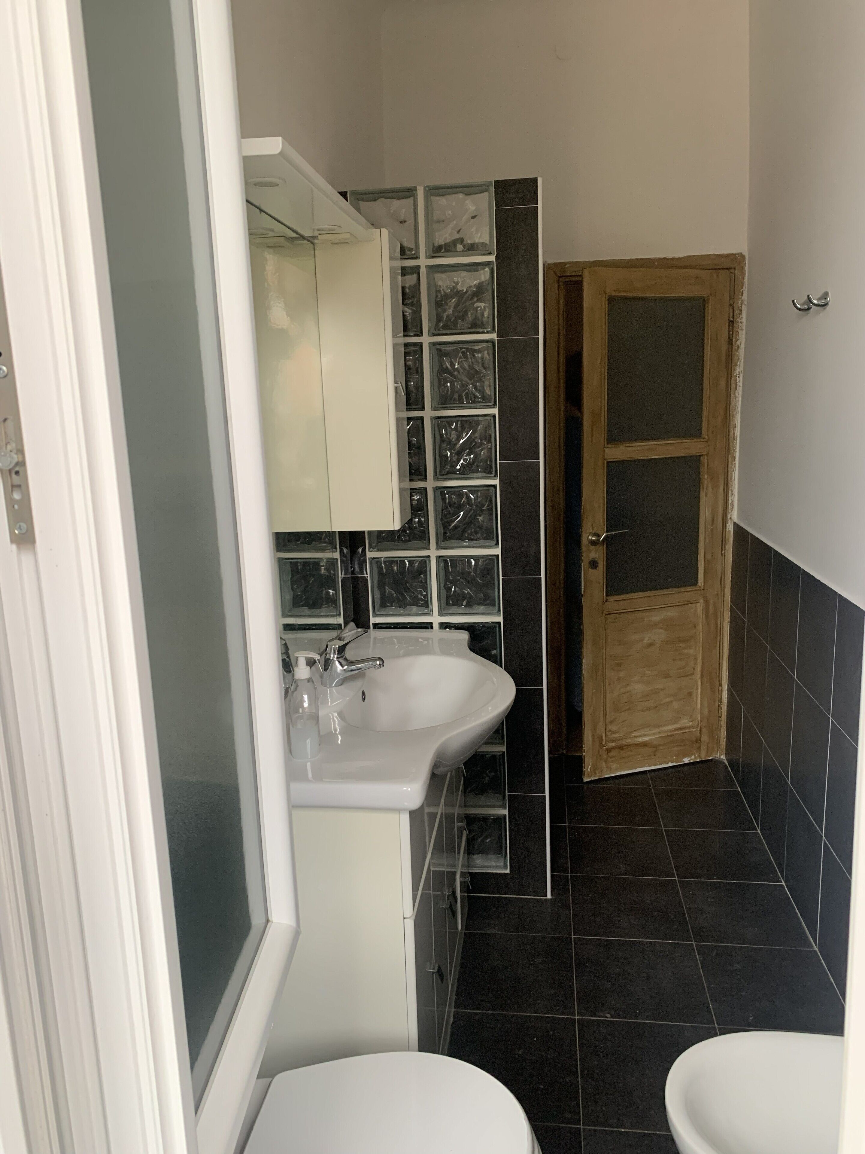 Dusche, Haartrockner, Bidet, Handtücher