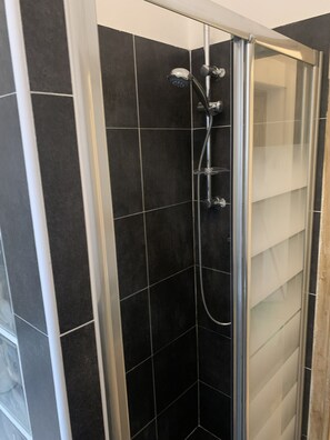 Shower, hair dryer, bidet, towels - Mecenate 7 –  15 Minutes from the City Center (Milano)
