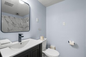 تجهيزات دش، مجففات شعر، مناشف، صابون