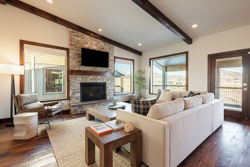 Deer Valley East Basecamp Ski Retreat w/ Views, Private Hot Tub