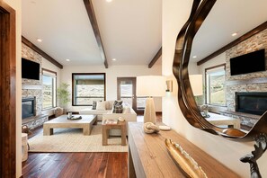 Smart TV, fireplace - Deer Valley East Basecamp Ski Retreat w/ Views, Private Hot Tub (Heber City)