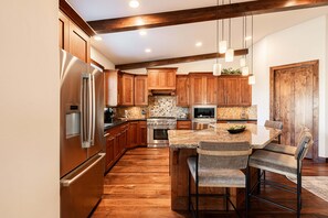 Fridge, microwave, oven, stovetop - Deer Valley East Basecamp Ski Retreat w/ Views, Private Hot Tub (Heber City)
