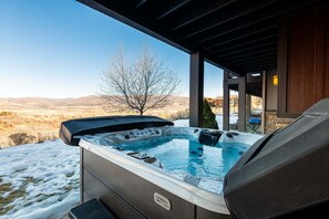 Outdoor spa tub - Deer Valley East Basecamp Ski Retreat w/ Views, Private Hot Tub (Heber City)