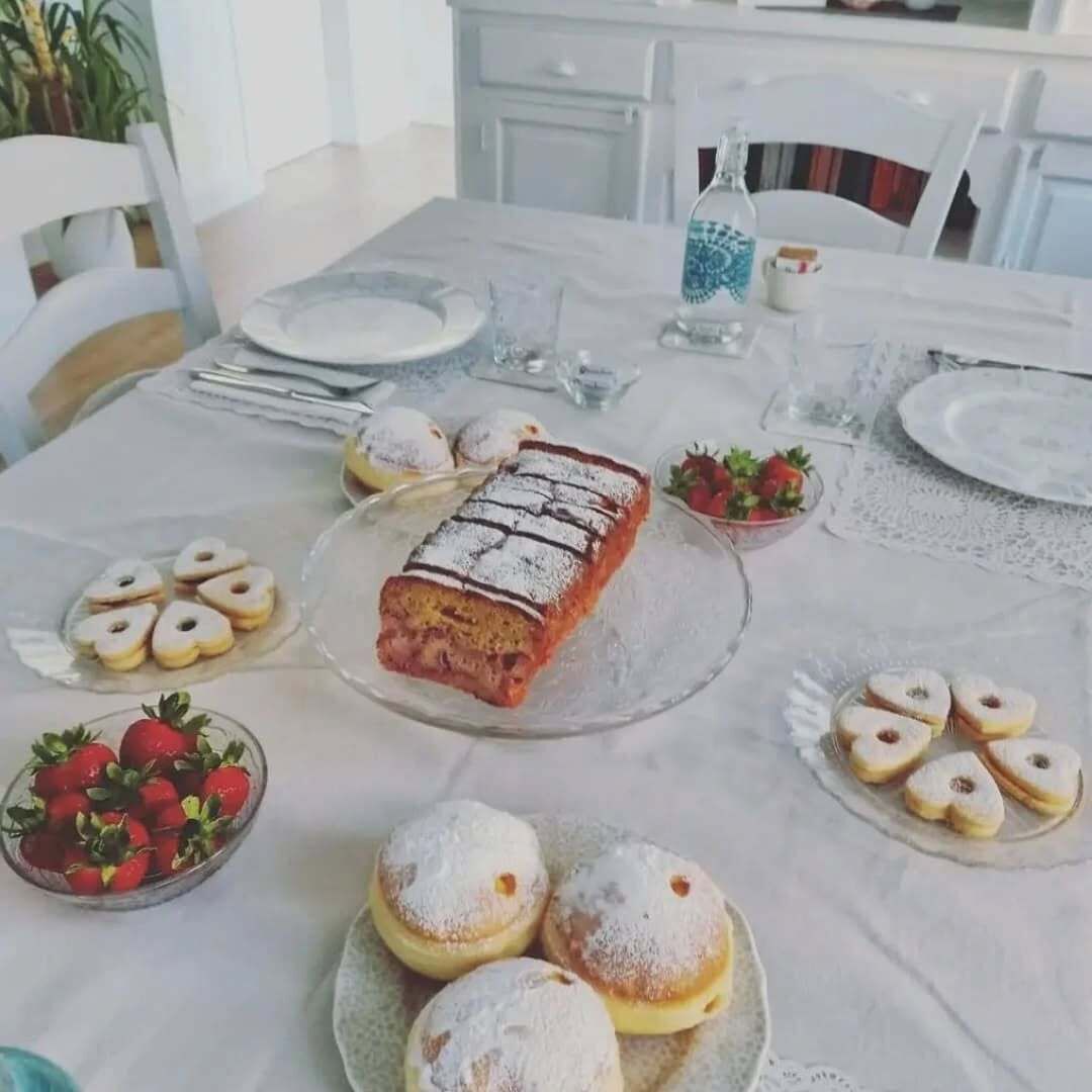 Free daily full breakfast 