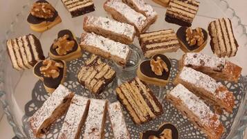 Petit déjeuner complet compris tous les jours