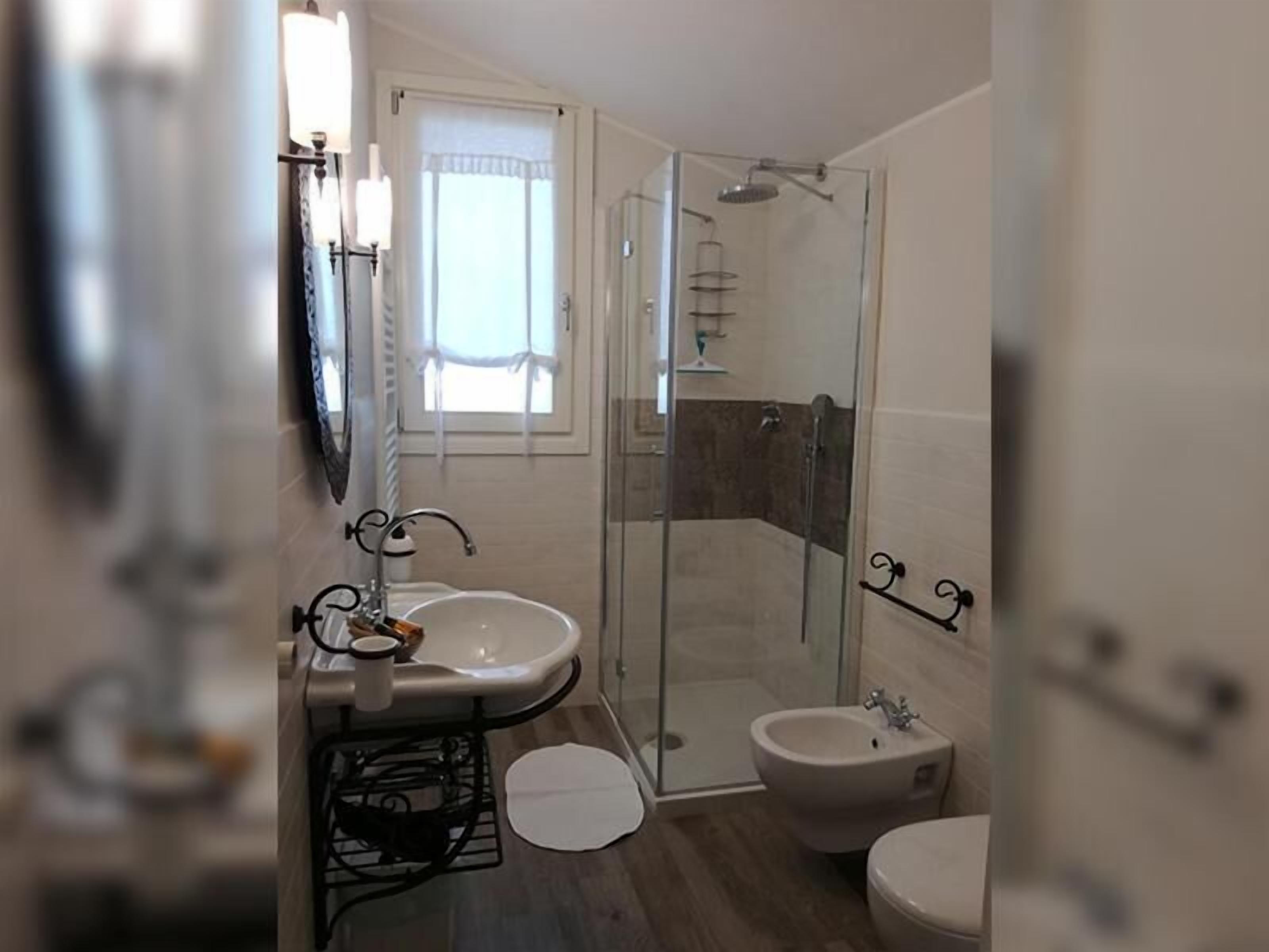 Deluxe Triple Room, Patio | Bilik Mandi