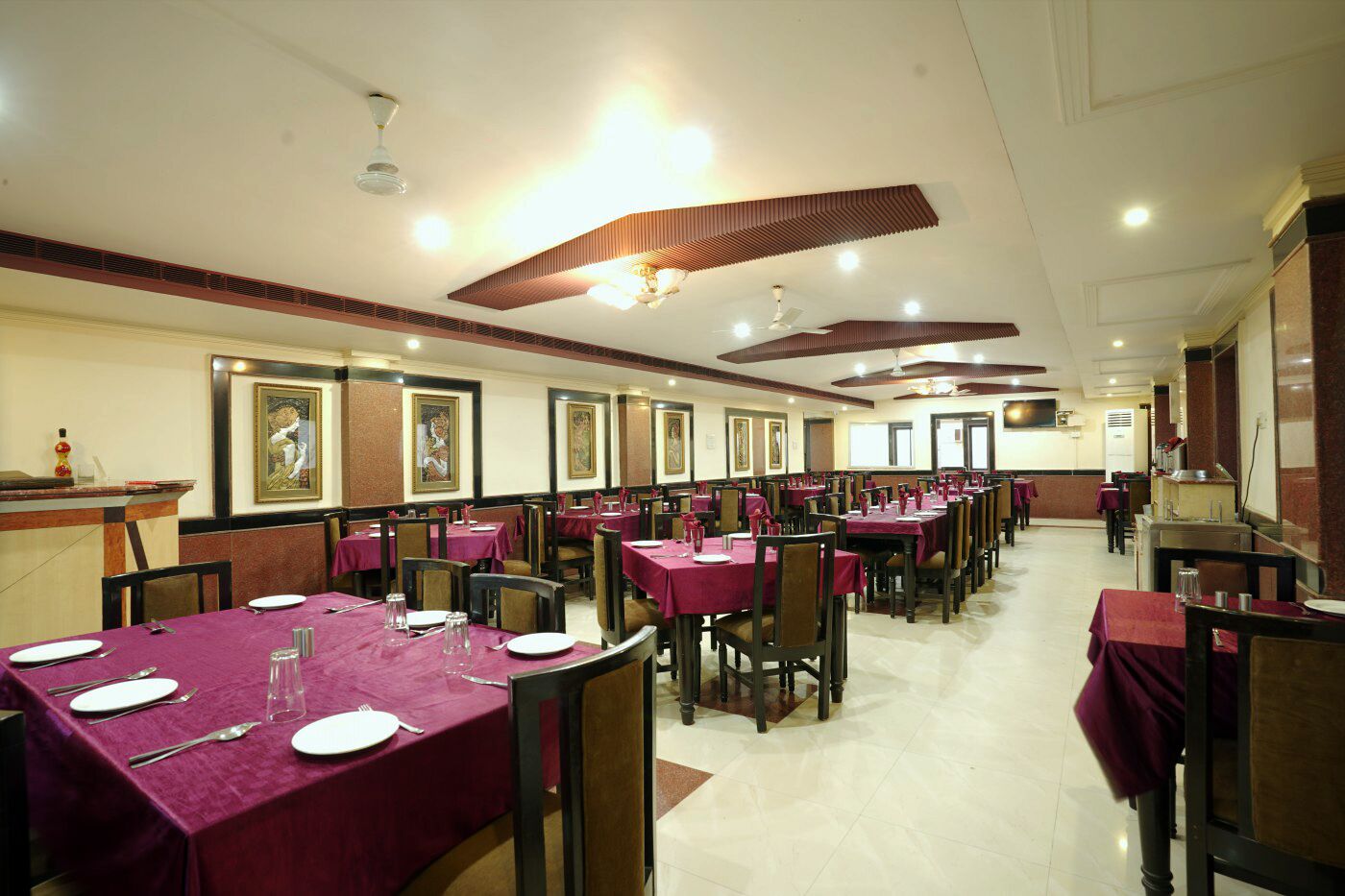 Daily local cuisine breakfast (INR 600 per person)