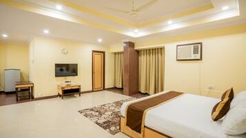 Laptop workspace, free WiFi, bed sheets