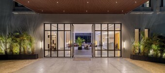 Avisa Hotel & Resort Abu Road - Luxury Pool & Mountain View