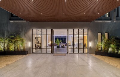 Avisa Hotel & Resort Abu Road - Luxury Pool & Mountain View