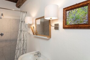 아파트, 수영장 전망 | 욕실 | 헤어드라이어, 비데, 타월, 비누