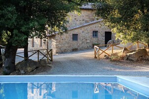 Appartamento, vista piscina | Terrazza/patio