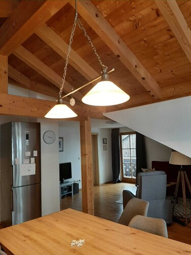 Sunny top-floor apartment with panoramic balcony & mountain views