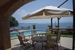 Outdoor dining - Villa Apollon with private pool & sea view (Porto Cheli)