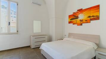 2 bedrooms, bed sheets