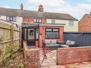 Cottage | Terrace/patio - Forget Me Not Cottage (Hull)
