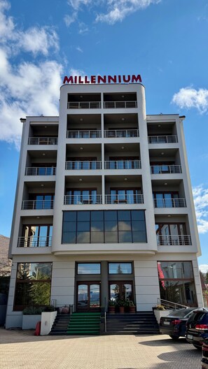 Luokittelematon kuva, 3 kautta 6, painike