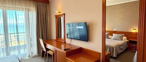 Deluxe-dobbeltværelse - balkon - søudsigt | Strygejern/strygebræt, gratis Wi-Fi