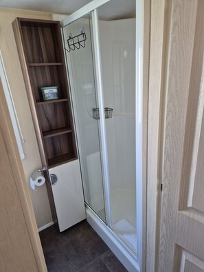 Shower, towels