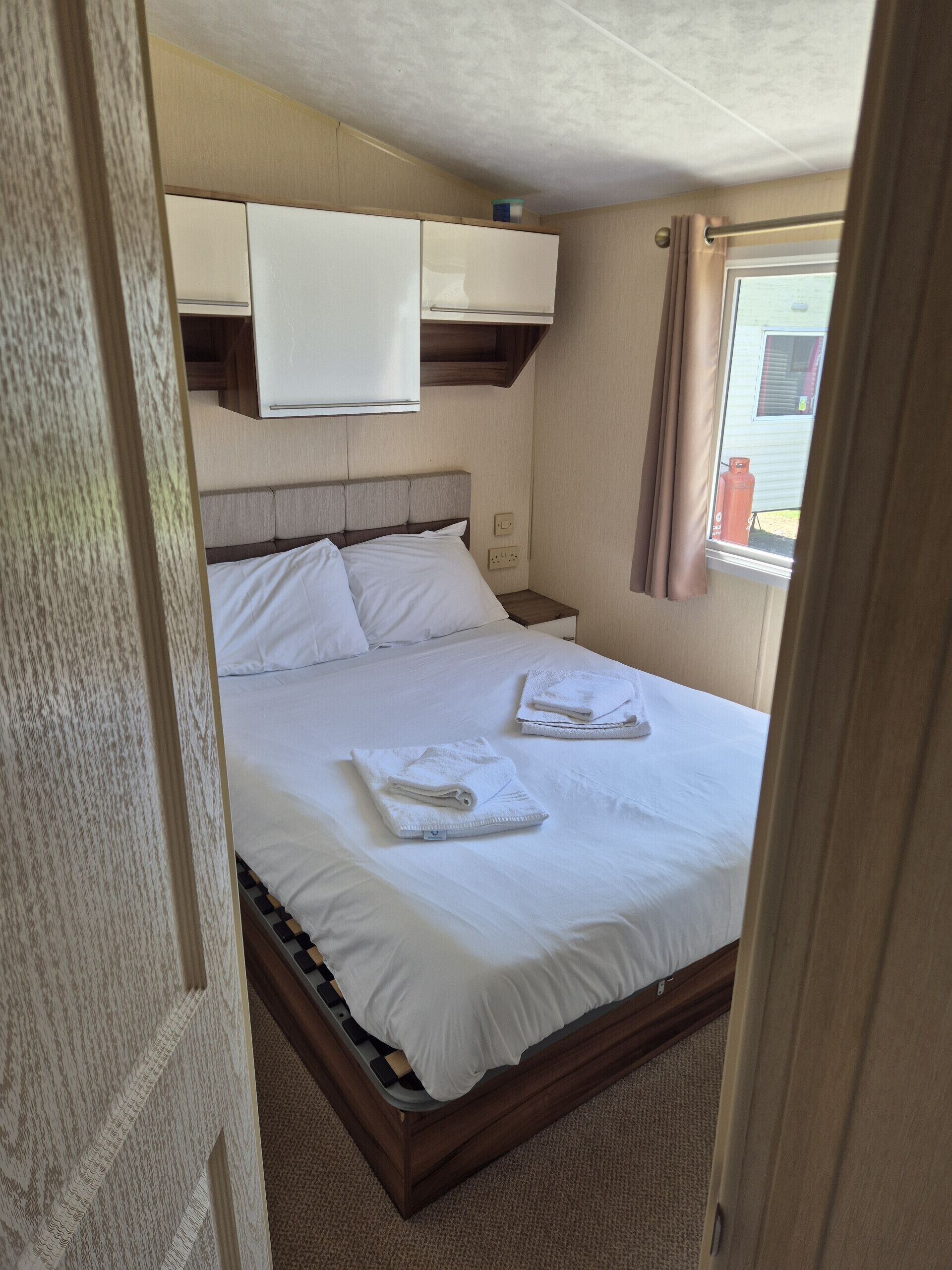 3 bedrooms, bed sheets