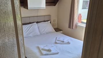 3 bedrooms, bed sheets