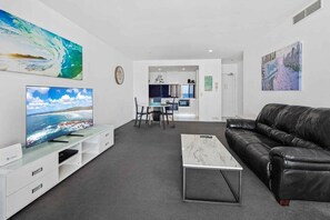 TV - Circle on Cavill 1174 (Gold Coast)