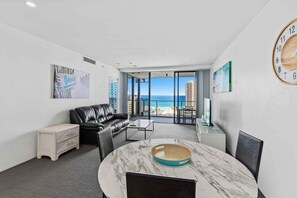 TV - Circle on Cavill 1174 (Gold Coast)