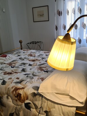 3 chambres, fer et planche à repasser, Wi-Fi, draps fournis