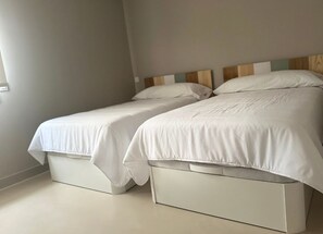 4 habitaciones, tabla de planchar con plancha, wifi y ropa de cama 